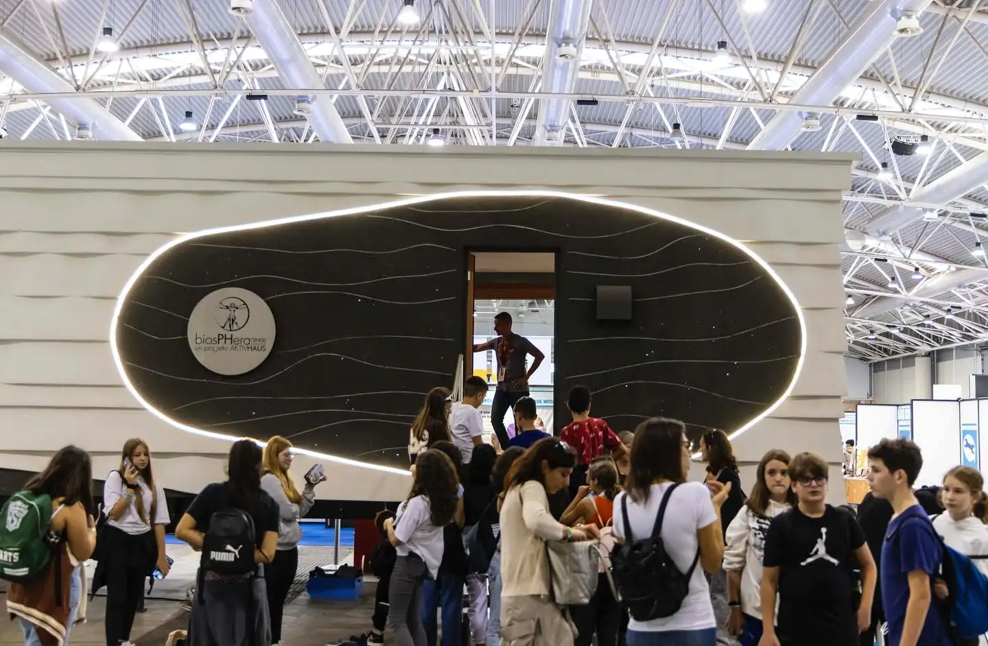 Lo stand VDA Innovation con Biosphera Genesis alla Maker Faire Rome 2023